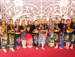 Wakil Dubes Federasi Rusia Veronika Kunjungi Masyarakat  Dayak Di Batu Cermin