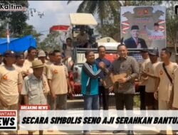 Seno Aji Serahkan Bantuan Combain Harvester Kepada Gapoktan Desa Manunggal Daya