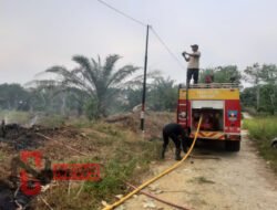 Sigap!! Polsek Sungai Rumbai Bersama Tim Karhutla Kembali Berhasil Padamkan Titik Api