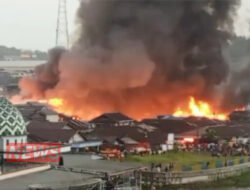 Kebakaran Melanda Pemukiman di Jalan Dr.Sutomo Samarinda, Relawan Berjuang Selamatkan Korban