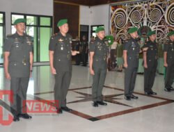 Danrem 091/ASN Brigjen TNI Yudhi Prasetiyo Pimpin Upacara SertijabTiga Dandim