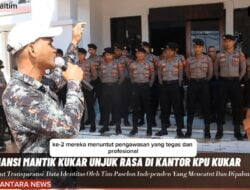 Unjuk Rasa Aliansi Mantik Kukar Tuntut Transparansi di KPU Kutai Kartanegara