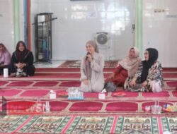 Majelis Taklim di Langgar Sadar: Ira Puspita Sari Ajak Warga Dukung Suaminya Maju Pilbup Kukar