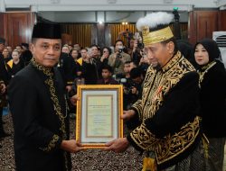 Sultan Kutai Anugerahkan Gelar Tumenggung Kepada Danrem 091/ASN Brigjen TNI Anggara Sitompul