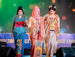 Fashion Show Kebaya Nusantara Angkat Pesona Sarung Samarinda