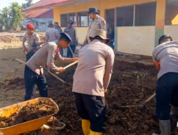Polres Pidie Jaya Bersihkan MIN 1 Meureudu, Dorong Proses Belajar Pascabanjir