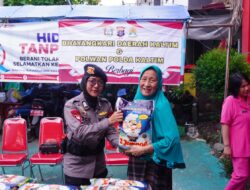 Polwan Brimob dan Bhayangkari Kaltim Salurkan 125 Karung Beras untuk Warga Gunung Sari Ilir