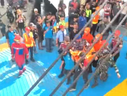 Truk Sembako Terguling di Atas Kapal Dharma Kartika IX, Enam Korban Jiwa Tercatat