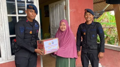 Aksi Sosial Brimob Kaltim di Jumat Berkah, Salurkan Bantuan Sembako untuk Masyarakat