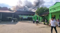 Diduga Korsleting, Kebakaran Hanguskan 8 Kelas SMPN 2 Samarinda
