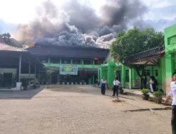 Diduga Korsleting, Kebakaran Hanguskan 8 Kelas SMPN 2 Samarinda