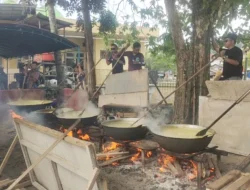 Ratusan Warga Antre Nikmati Bubur Asyura, Langgar Al-Falah Masak Hingga 215 Kilogram Pada Peringatan 10 Muharam