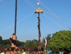 Panjat Pinang Meriahkan Hari Bhayangkara ke-80,