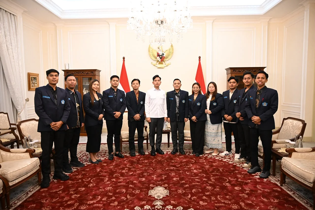 Wakil Presiden RI, Gibran Rakabuming, saat menerima audiensi jajaran Himpunan Mahasiswa Buddhis Indonesia (Hikmahbudhi) di Istana Wakil Presiden, Jakarta, Kamis (9/7/2026).