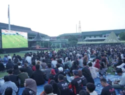 Antusias Luar Biasa, Ribuan Warga Samarinda Nobar Semifinal Piala Dunia di Makorem 091/ASN
