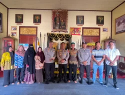 Sambangi Tokoh Adat Gunung Tabur, Kapolsek Ajak Jaga Budaya dan Keamanan Bersama