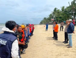 Tim Pammat Ditsamapta Polda Kaltim Gerak Cepat Bantu Pencarian Korban Tenggelam di Pantai Balikpapan